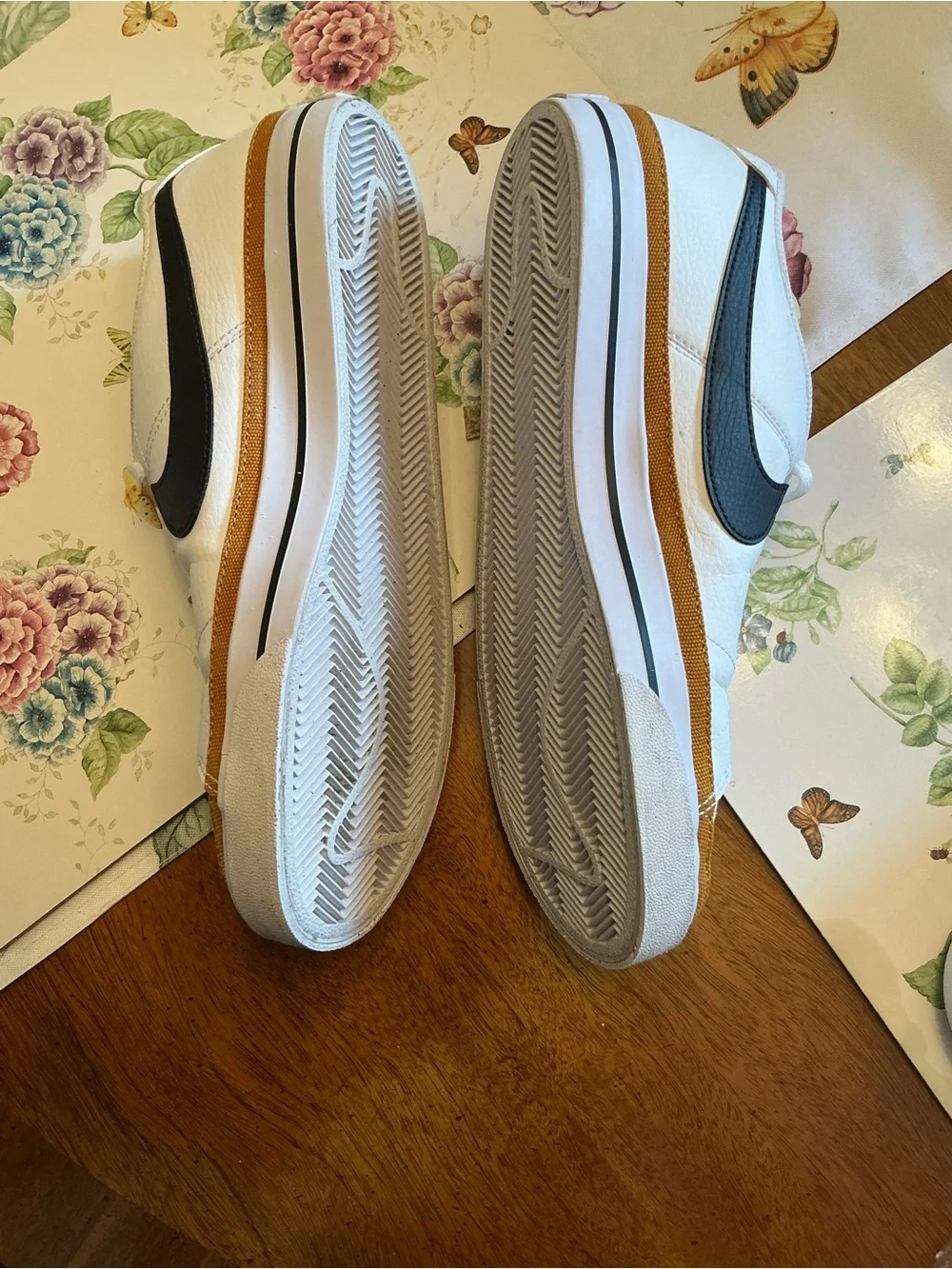Nike WOMEN Court Legacy Sneakers 10